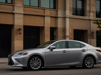 Lexus ES: Mid-size luxury sedan